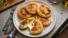 Arepas con queso in padella: la ricetta facile con cuore filante